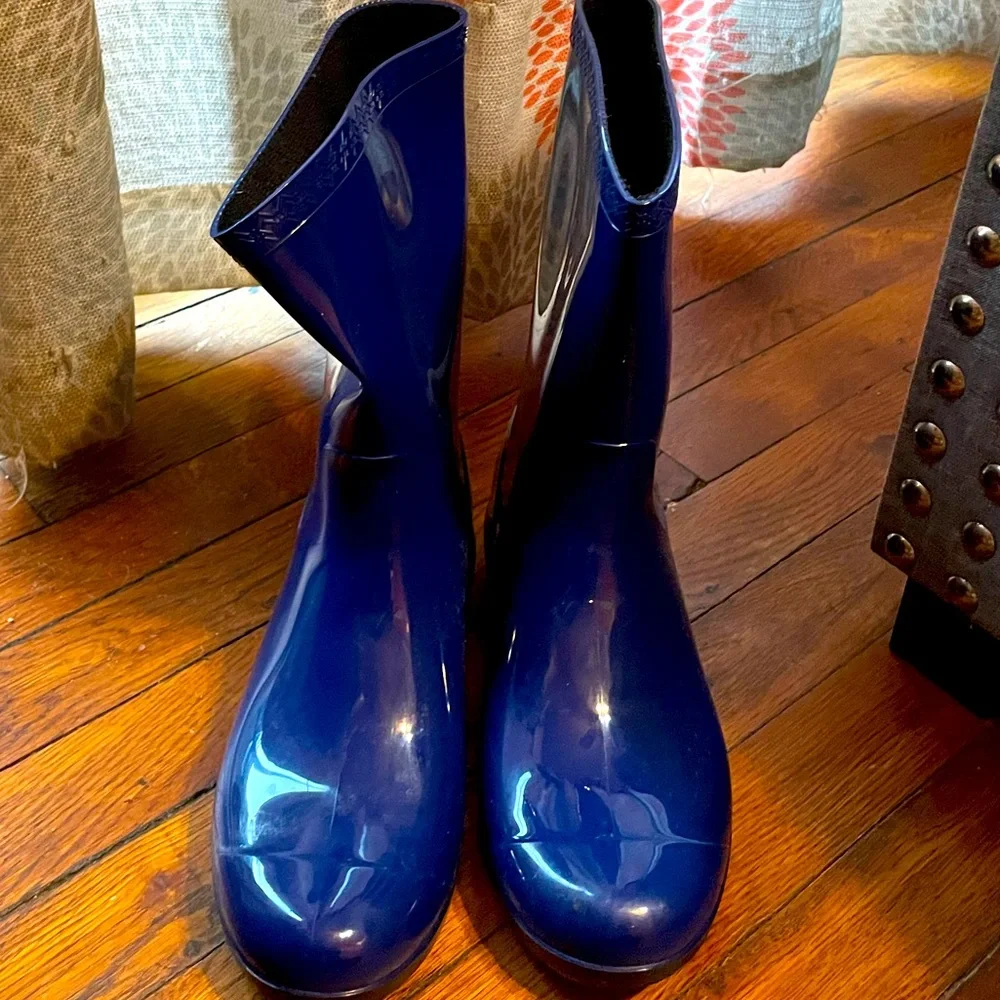 UGG Glossy Navy RainBoots
Like New - Picture 2 of 3
